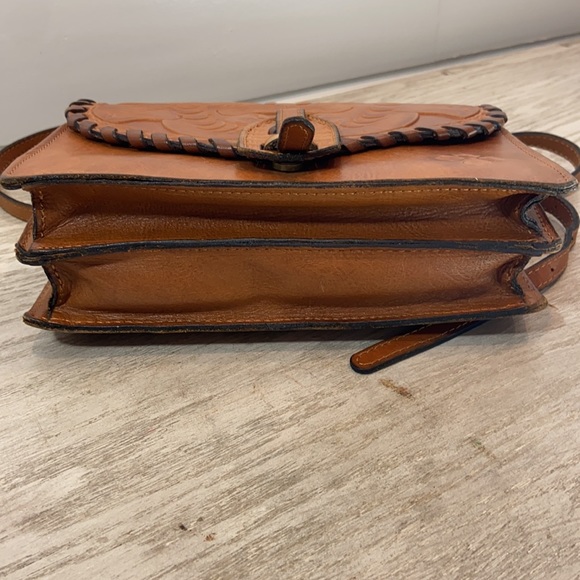 Patricia Nash Brown tooled leather Crossbody. Excellent condition. - Picture 6 of 9